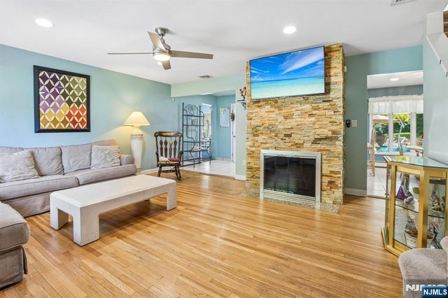 998 Washington Avenue, Ho-ho-kus, NJ 07423