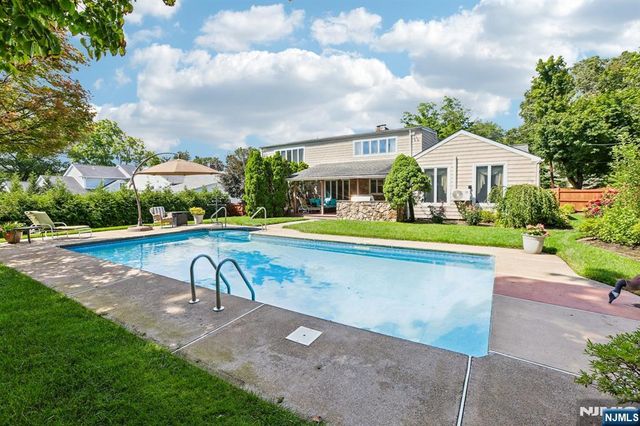 998 Washington Avenue, Ho-ho-kus, NJ 07423
