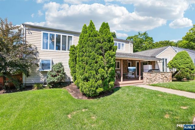 998 Washington Avenue, Ho-ho-kus, NJ 07423
