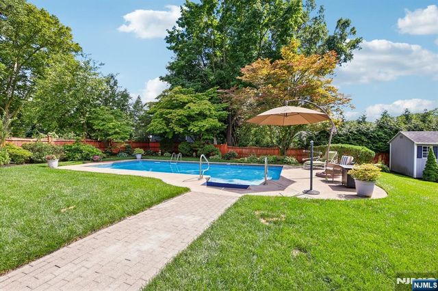 998 Washington Avenue, Ho-ho-kus, NJ 07423