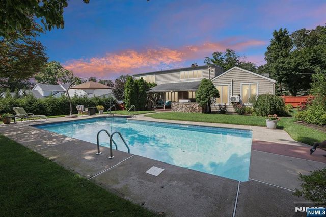 998 Washington Avenue, Ho-ho-kus, NJ 07423