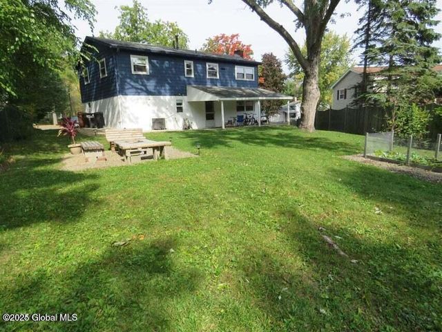 212 Deerfield Court, Voorheesville, NY 12186