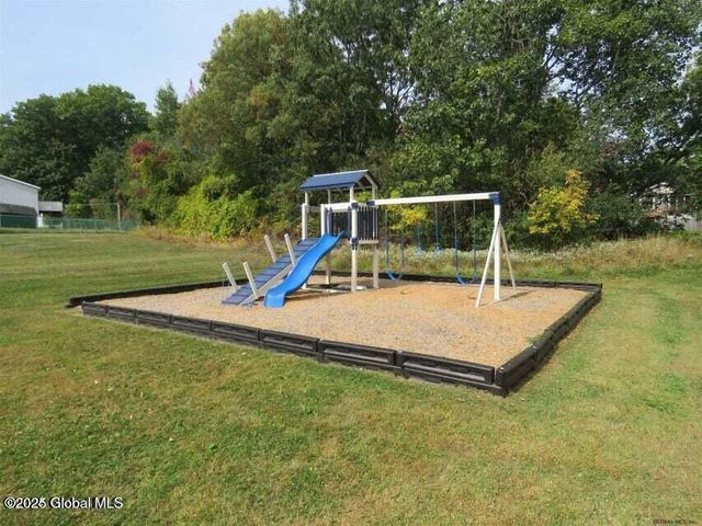 212 Deerfield Court, Voorheesville, NY 12186