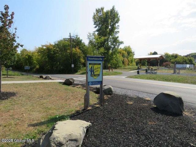 212 Deerfield Court, Voorheesville, NY 12186