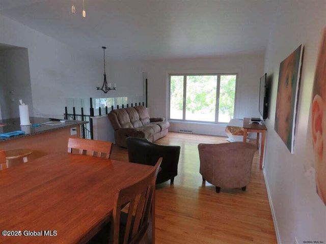 212 Deerfield Court, Voorheesville, NY 12186