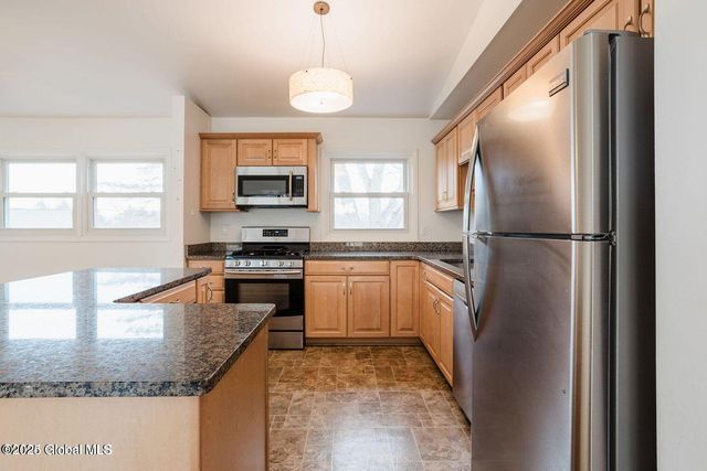 212 Deerfield Court, Voorheesville, NY 12186