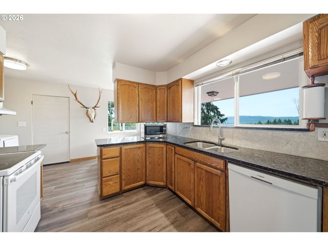 80 SUMMIT Dr, Kalama, WA 98625