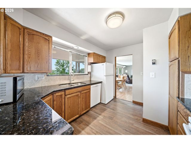 80 SUMMIT Dr, Kalama, WA 98625