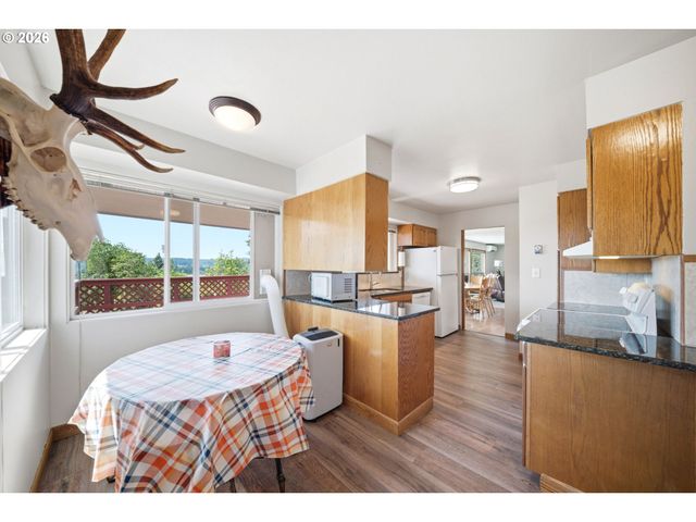80 SUMMIT Dr, Kalama, WA 98625