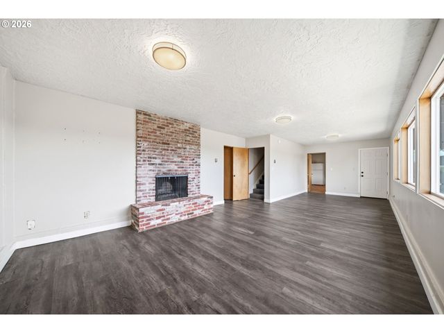 80 SUMMIT Dr, Kalama, WA 98625