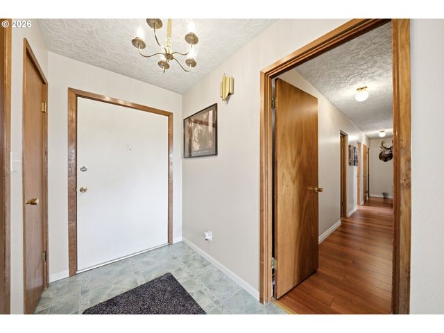 80 SUMMIT Dr, Kalama, WA 98625