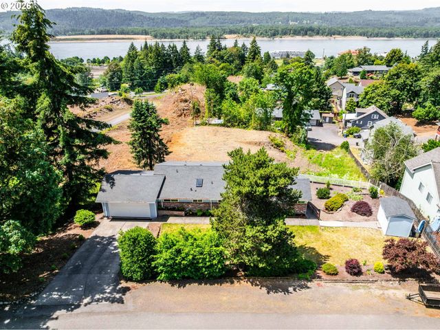80 SUMMIT Dr, Kalama, WA 98625