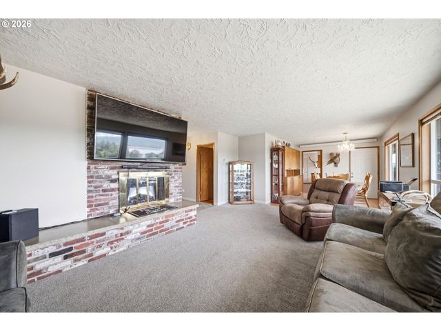 80 SUMMIT Dr, Kalama, WA 98625