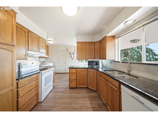 80 SUMMIT Dr, Kalama, WA 98625