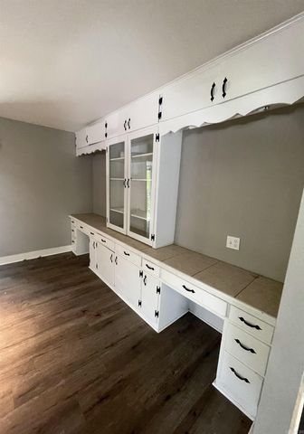 1834 Johnston, Conway, AR 72034