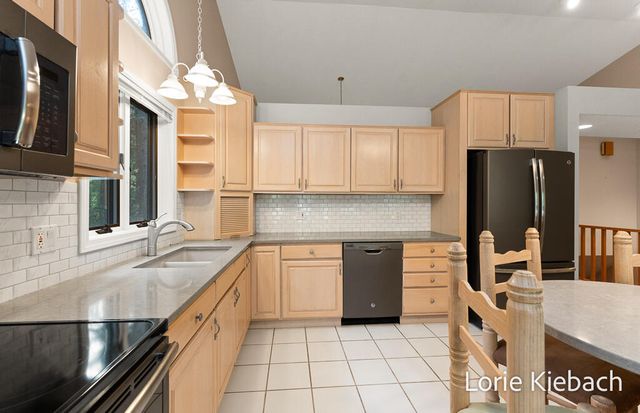 11940 Lakeshore Avenue, Grand Haven, MI 49417