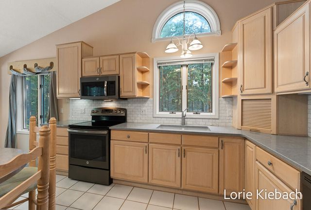 11940 Lakeshore Avenue, Grand Haven, MI 49417