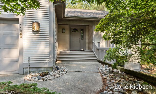 11940 Lakeshore Avenue, Grand Haven, MI 49417