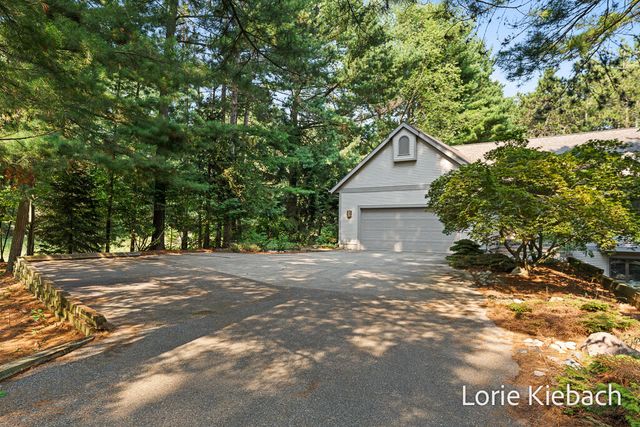 11940 Lakeshore Avenue, Grand Haven, MI 49417