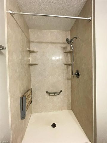 3704 Cotswold Terrace 2B, Greensboro, NC 27410