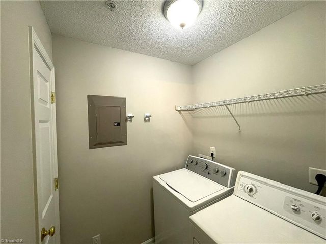 3704 Cotswold Terrace 2B, Greensboro, NC 27410