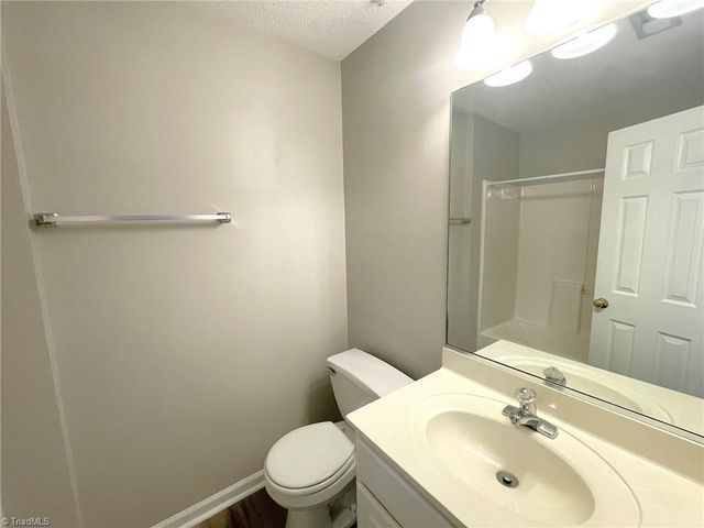 3704 Cotswold Terrace 2B, Greensboro, NC 27410