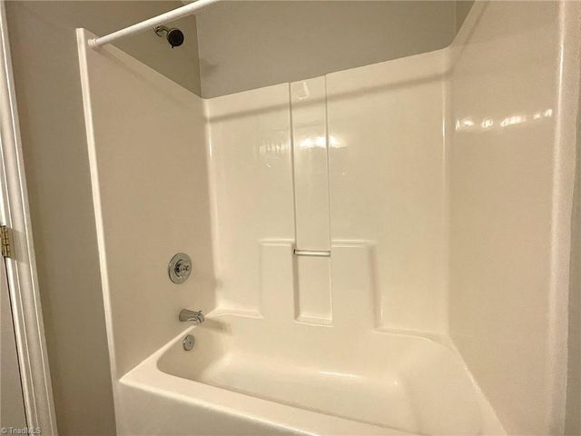 3704 Cotswold Terrace 2B, Greensboro, NC 27410