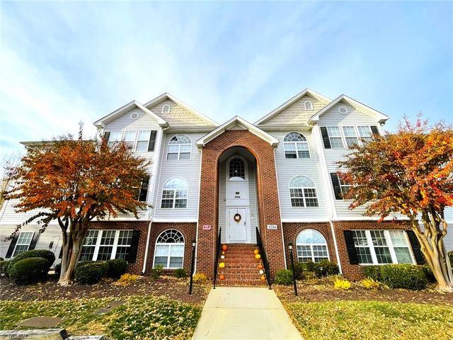3704 Cotswold Terrace 2B, Greensboro, NC 27410
