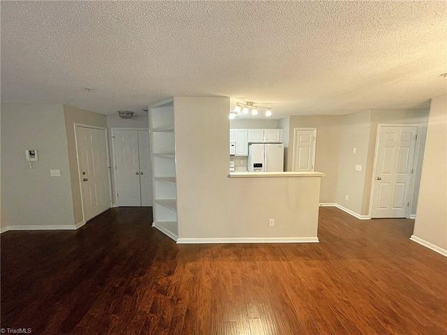 3704 Cotswold Terrace 2B, Greensboro, NC 27410