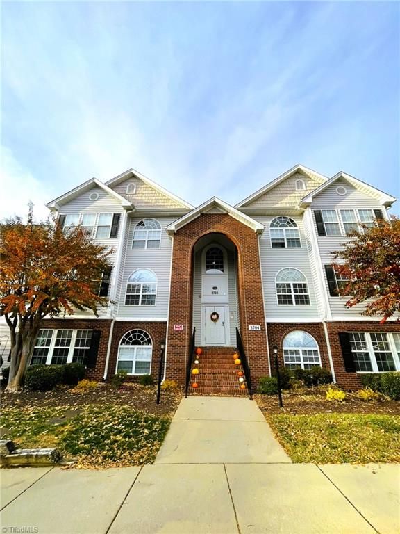 3704 Cotswold Terrace 2B, Greensboro, NC 27410