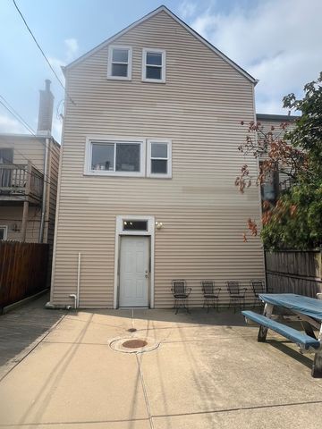 2214 W Erie Street, Chicago, IL 60612