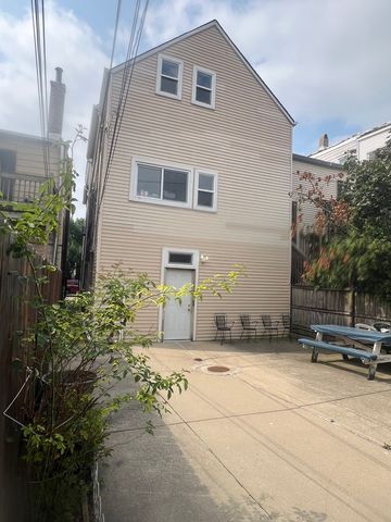 2214 W Erie Street, Chicago, IL 60612