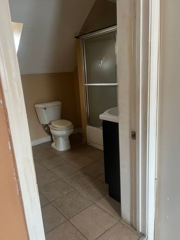 2214 W Erie Street, Chicago, IL 60612