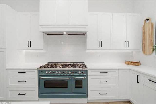 522 31st ST SW, Naples, FL 34117