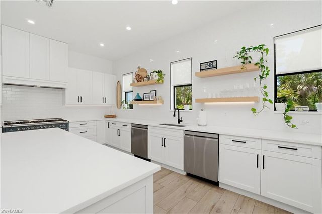 522 31st ST SW, Naples, FL 34117