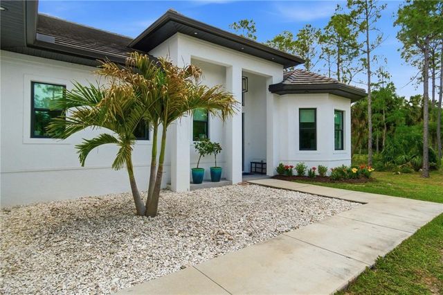 522 31st ST SW, Naples, FL 34117