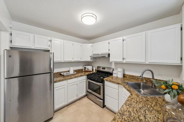 318 Oak Avenue, Redwood City, CA 94061