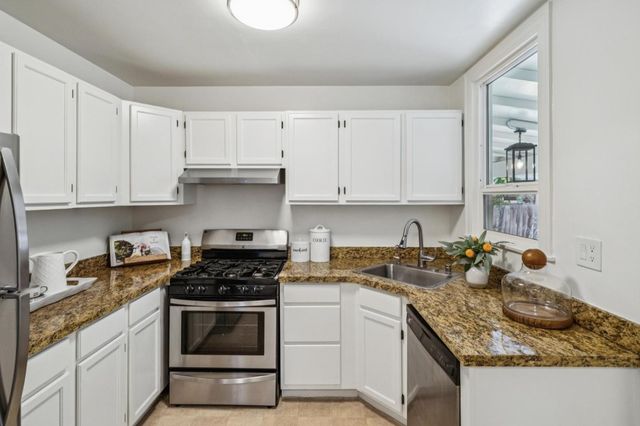 318 Oak Avenue, Redwood City, CA 94061