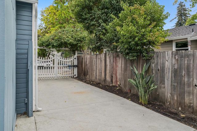 318 Oak Avenue, Redwood City, CA 94061