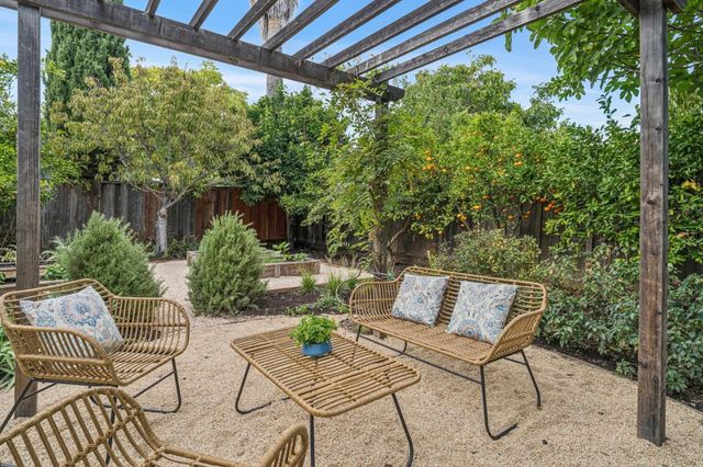 318 Oak Avenue, Redwood City, CA 94061