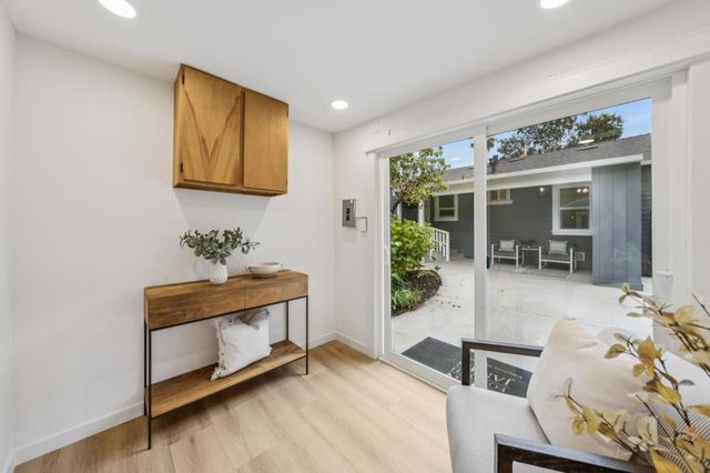 318 Oak Avenue, Redwood City, CA 94061