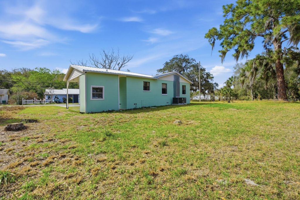 Image 18 of property listing at 2627 MYRTLE AVENUE, Mims, FL 32754