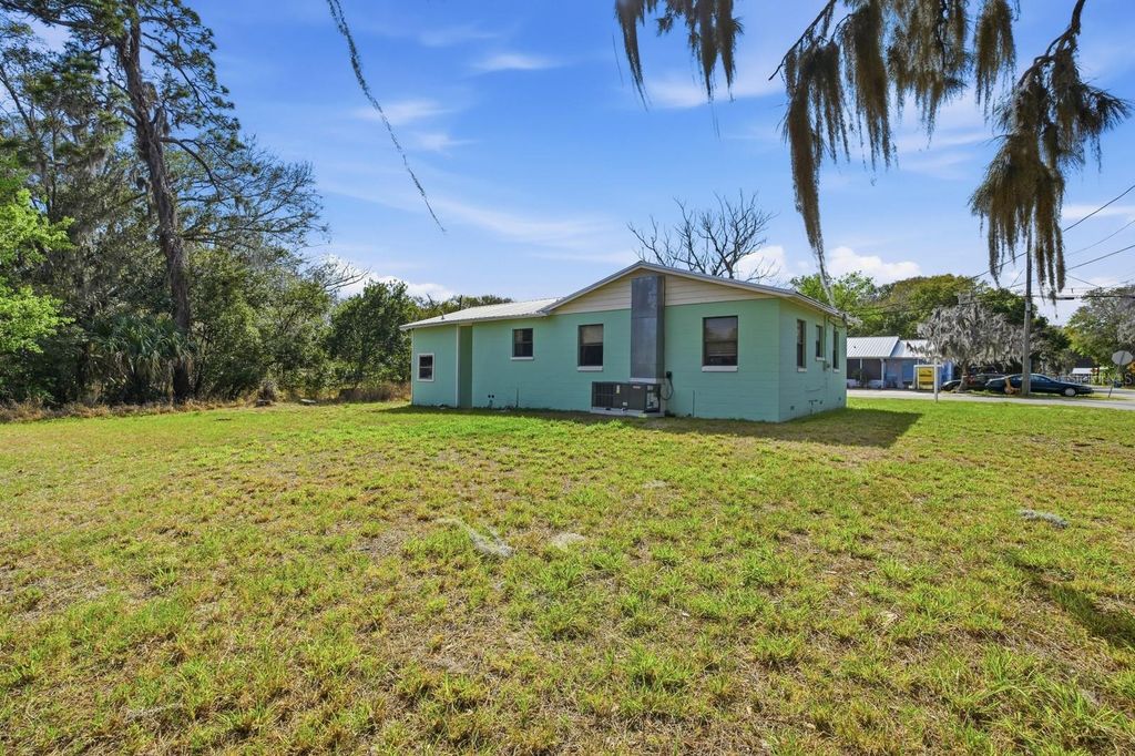 Image 19 of property listing at 2627 MYRTLE AVENUE, Mims, FL 32754