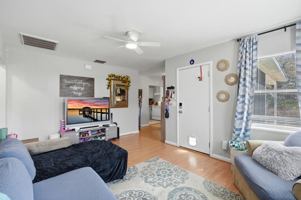 Image 4 of property listing at 2627 MYRTLE AVENUE, Mims, FL 32754