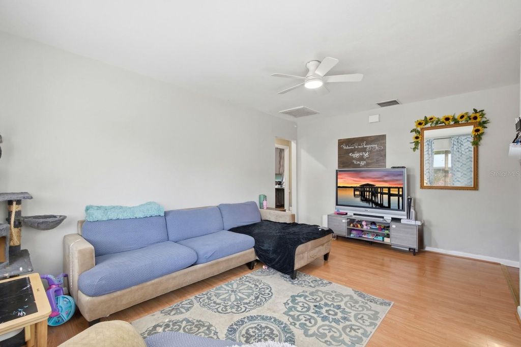 Image 5 of property listing at 2627 MYRTLE AVENUE, Mims, FL 32754