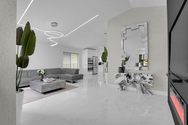 469 NW 38th Avenue, Deerfield Beach, FL 33442