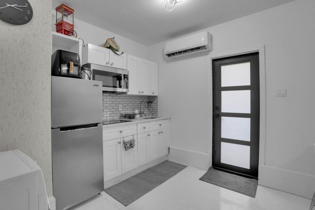 469 NW 38th Avenue, Deerfield Beach, FL 33442