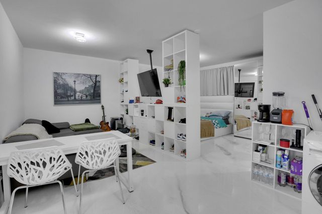 469 NW 38th Avenue, Deerfield Beach, FL 33442