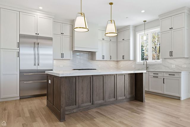 1220 Courtland Avenue, Park Ridge, IL 60068