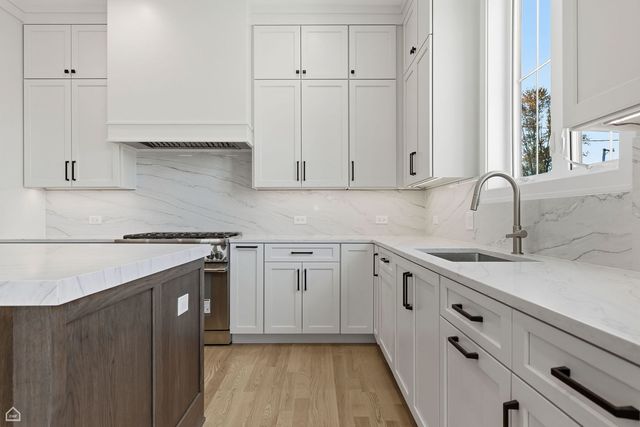 1220 Courtland Avenue, Park Ridge, IL 60068